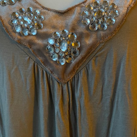 SOLD Faith 21 plus 3x tunic top grey w/ rhinestone - Picture 4 of 6